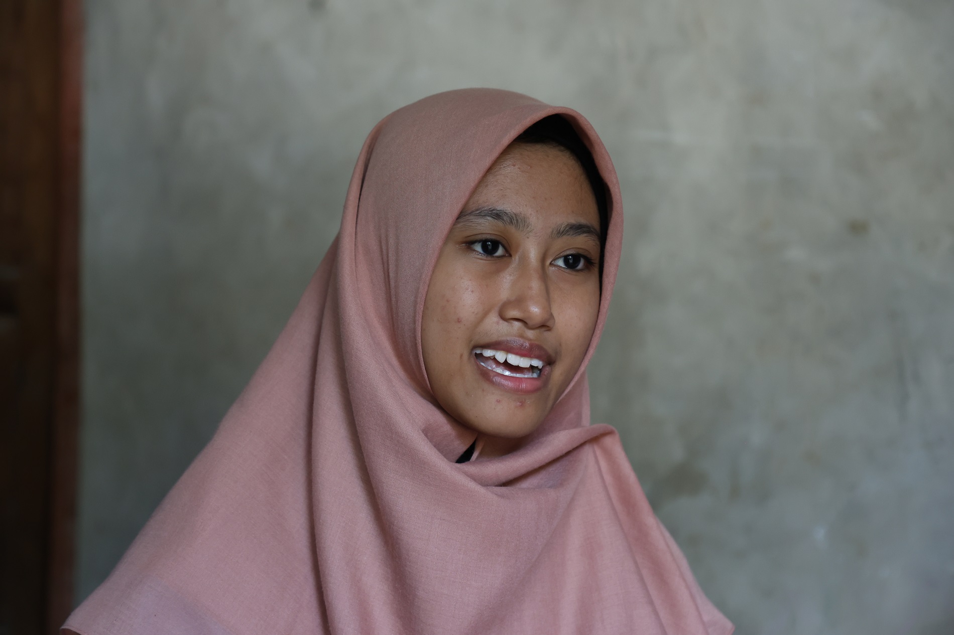 Dari Kandang Sederhana ke Kampus Impian: Perjuangan Ririn Menembus UGM Tanpa Biaya
